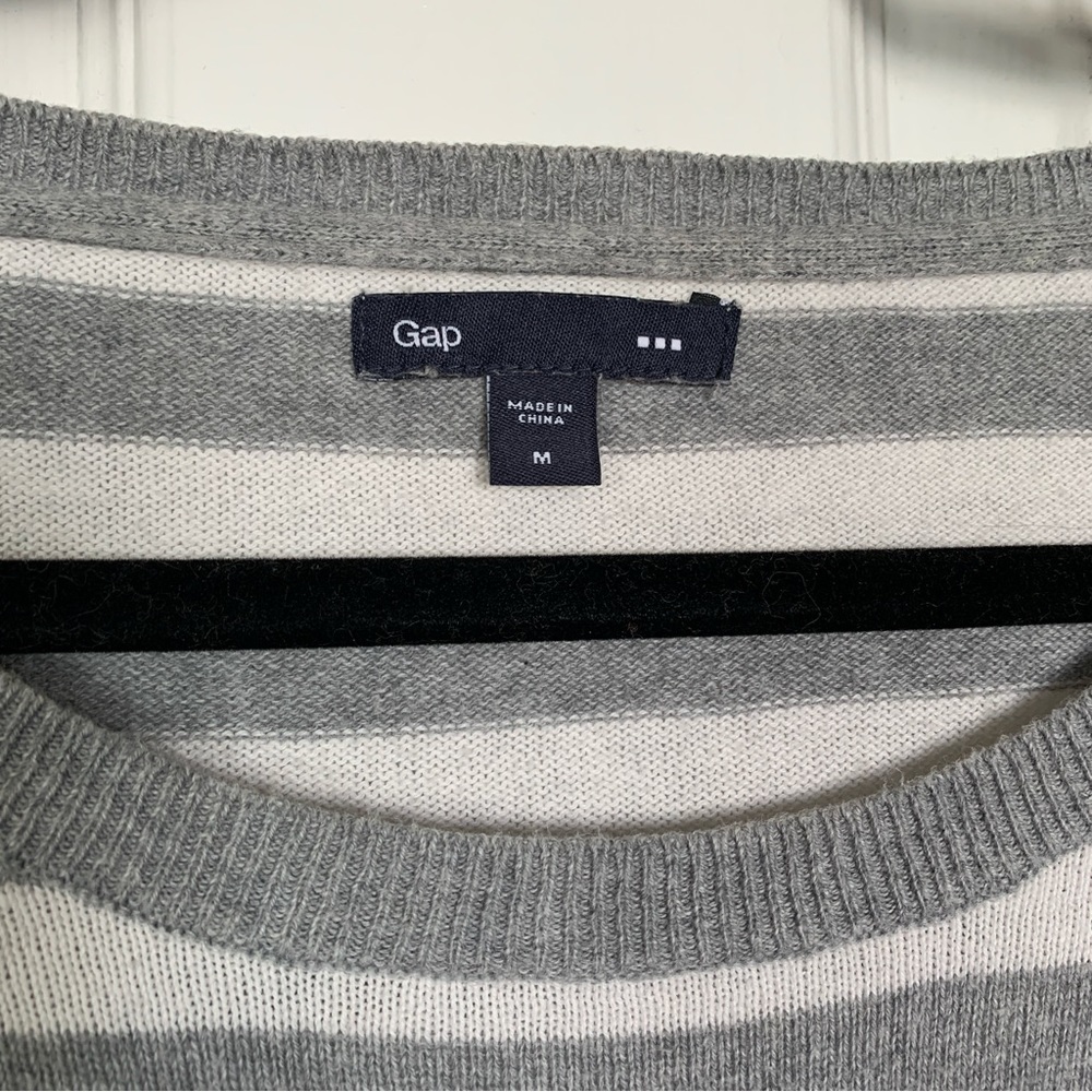 3/$20 GAP Sweater, gray and white stripes, 3/4 sleeves, size M - Picture 5 of 7